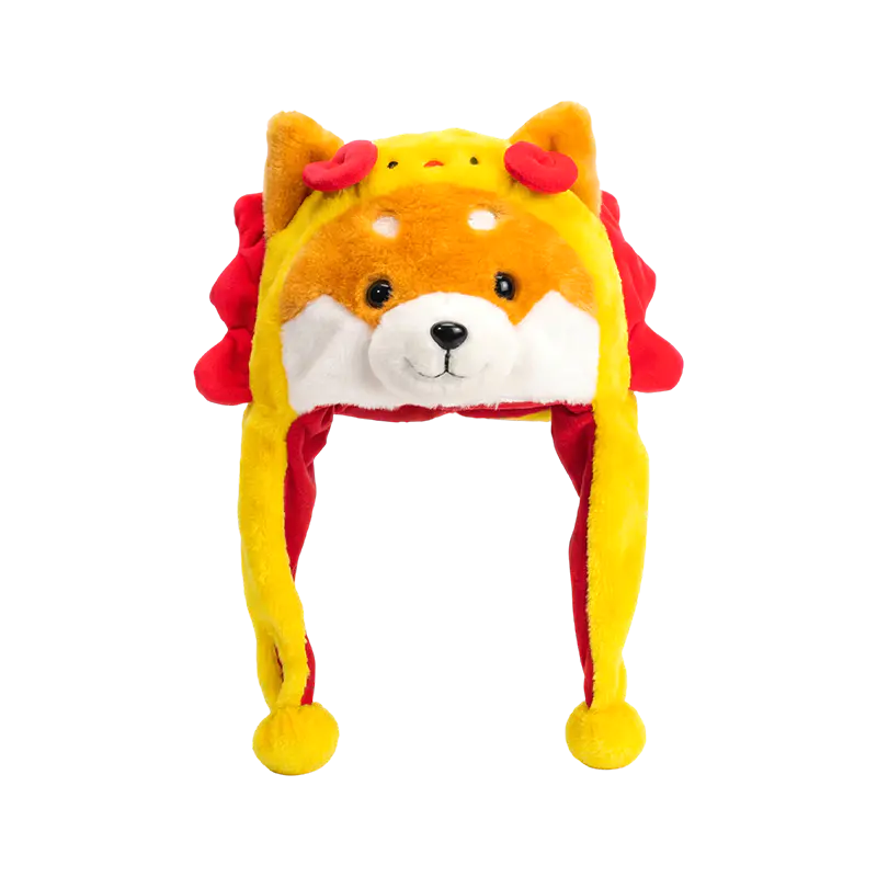 Shiba màu vàng với chiếc mũ nhung bờm đỏ